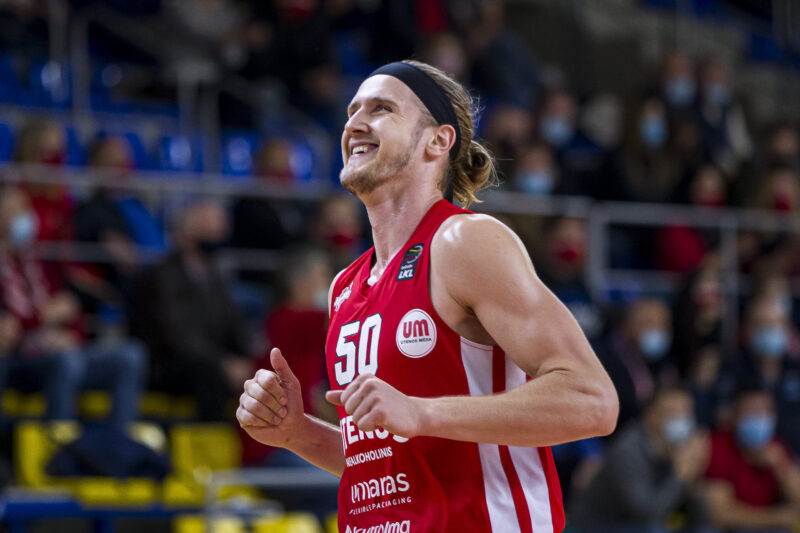 Triumfuojantis Ž. Skučas