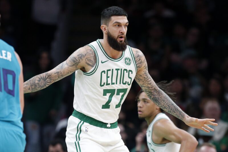 V. Poirier atsidūrė karališkajame klube