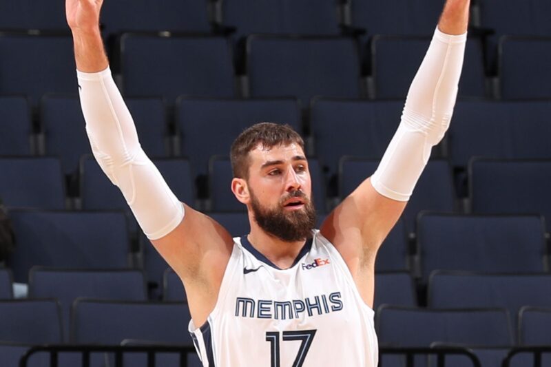 valančiono ekipa prispausta prie sienos