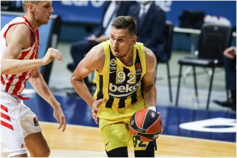 Ulanovas domina „Real"