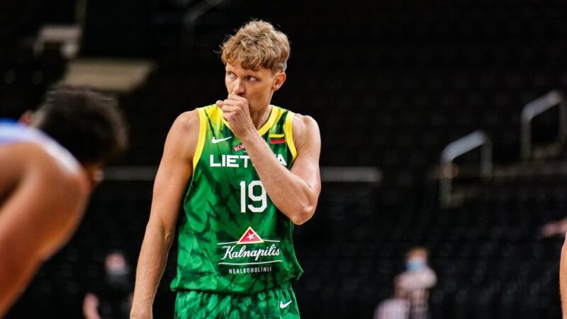 M.Kuzminskas savo karjerą tęs "Zenit" klube