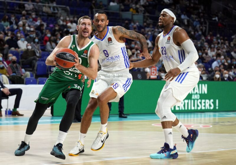 Zoranas Dragičius veržiasi per „Real" gynybos spąstus