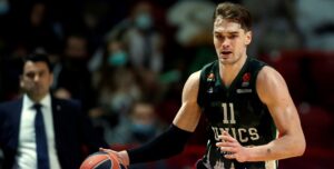 M. Hezonja su kamuoliu