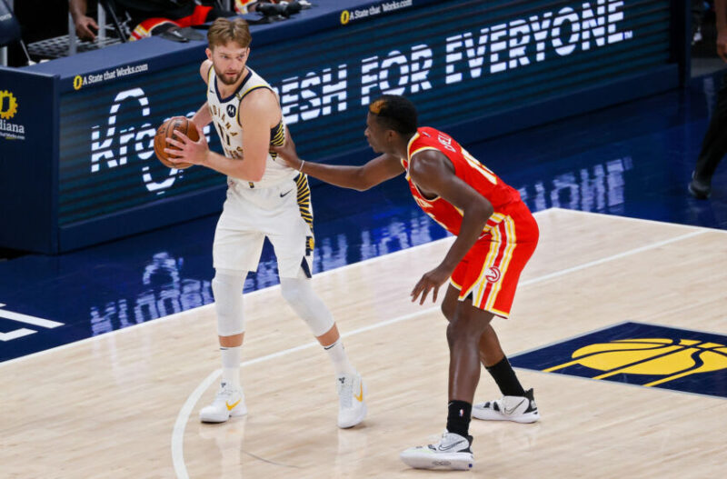 D. Sabonis su kamuoliu